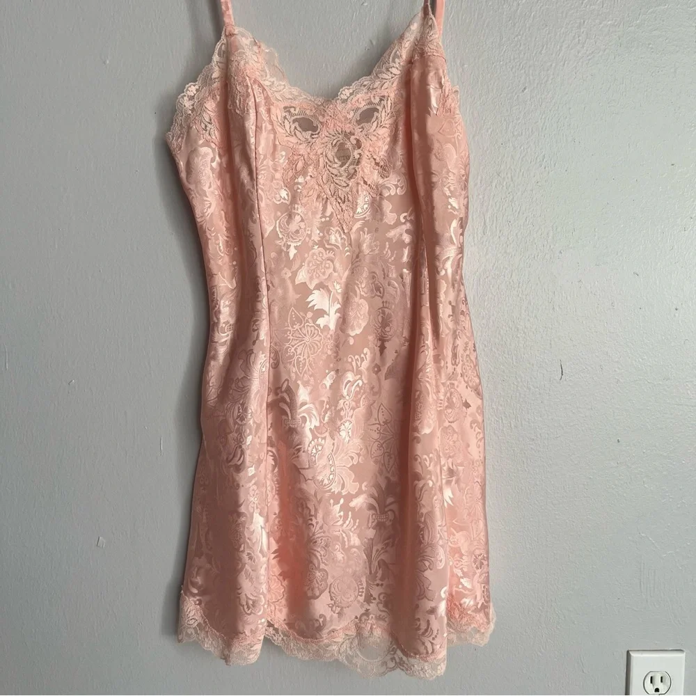 Vintage Victoria’s Secret Old Hollywood Glamour Chemise - Picture 14 of 15